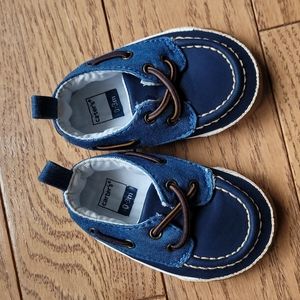 Carter's boys crib shoes. 0-3m